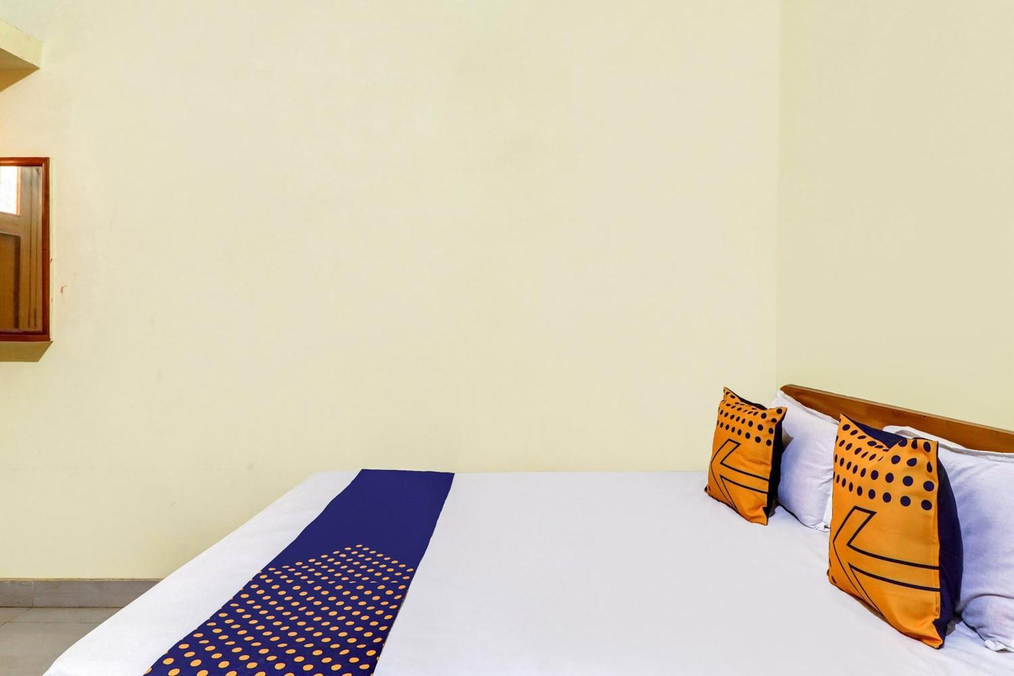 Hotel O Shivaye Rest House Деогарх Экстерьер фото